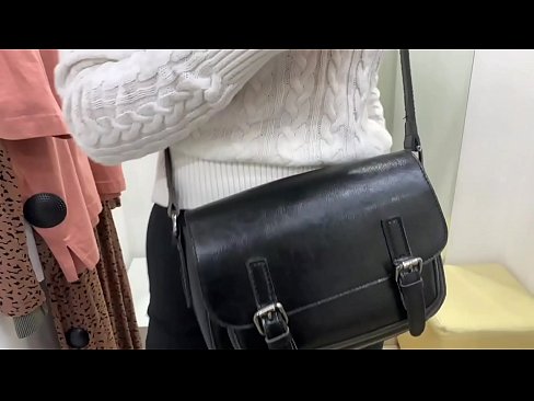 ❤️ Фитинг бөлмөсүндө жаш канчык FeralBerryди дилдо менен коомдук мастурбациялоо ☑ Сонун порно боюнча бизде ❌❤